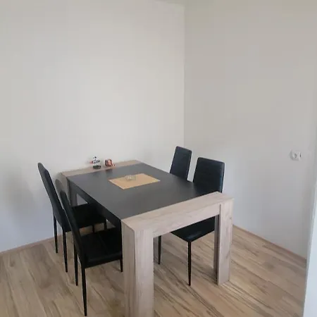 Kraljevo-ceo Stan,privatan Parking Apartament *