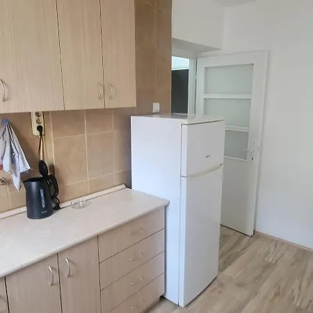 Kraljevo-ceo Stan,privatan Parking Apartament