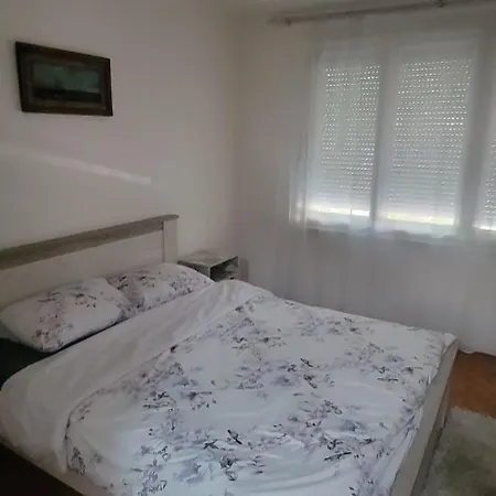 Kraljevo-ceo Stan,privatan Parking Apartment Kraljevo