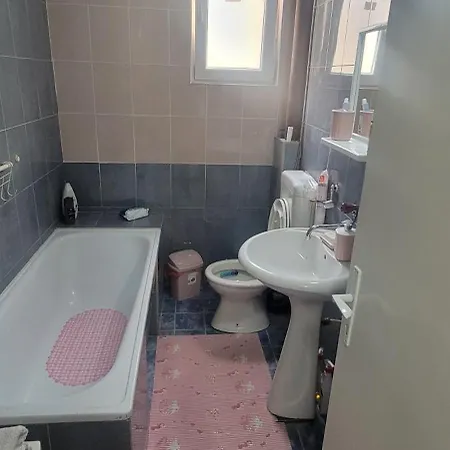 Kraljevo-ceo Stan,privatan Parking *