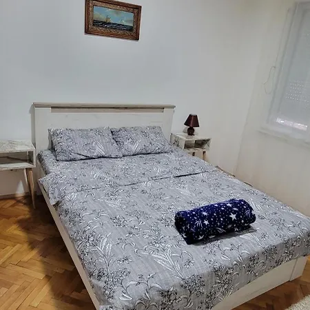 Apartament Kraljevo-ceo Stan,privatan Parking