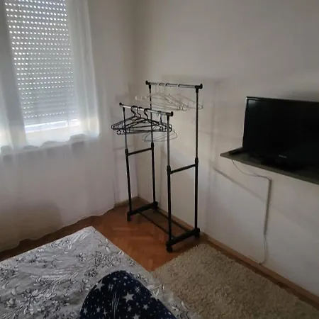 Apartament Kraljevo-ceo Stan,privatan Parking *