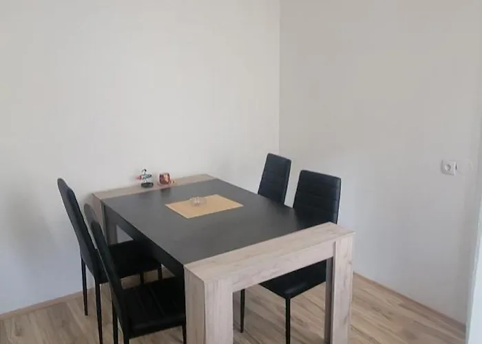 Kraljevo-ceo Stan,privatan Parking Lejlighed *