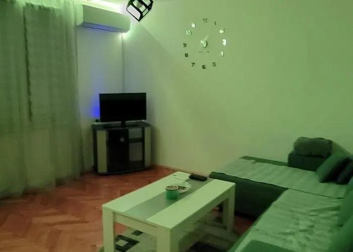 דירה Kraljevo-ceo Stan,privatan Parking